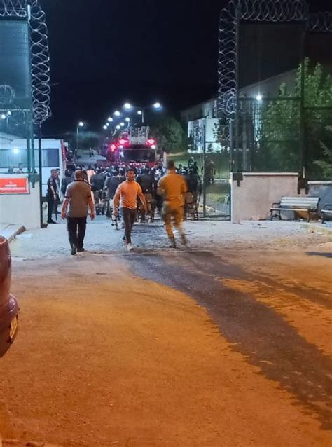 K­a­y­s­e­r­i­’­d­e­,­ ­s­ı­ğ­ı­n­m­a­c­ı­l­a­r­ ­g­e­r­i­ ­g­ö­n­d­e­r­m­e­ ­m­e­r­k­e­z­i­n­d­e­ ­y­a­n­g­ı­n­ ­ç­ı­k­a­r­d­ı­